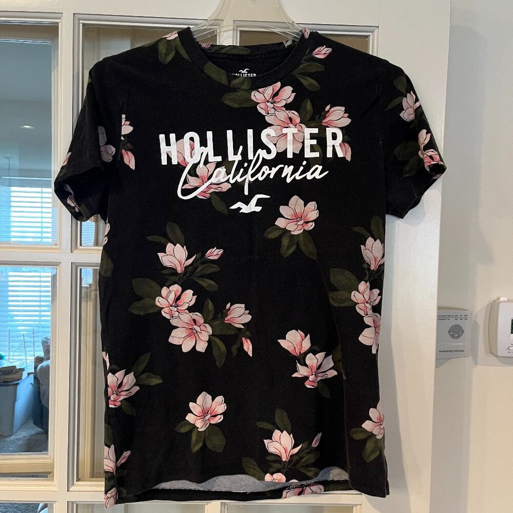 Hollister Black/Pink floral Tee Young Men's Small